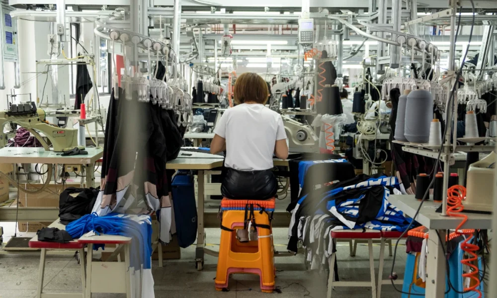 รับตัดชุดยูนิฟอร์มโรงงานแบบมืออาชีพ